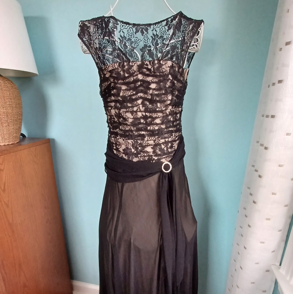 NWOT Signature by Sangria Black Chiffon & Lace Evening Dress - Women's Size 6